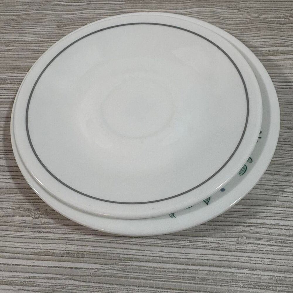 VTG CORELLE plate set cottagecore white